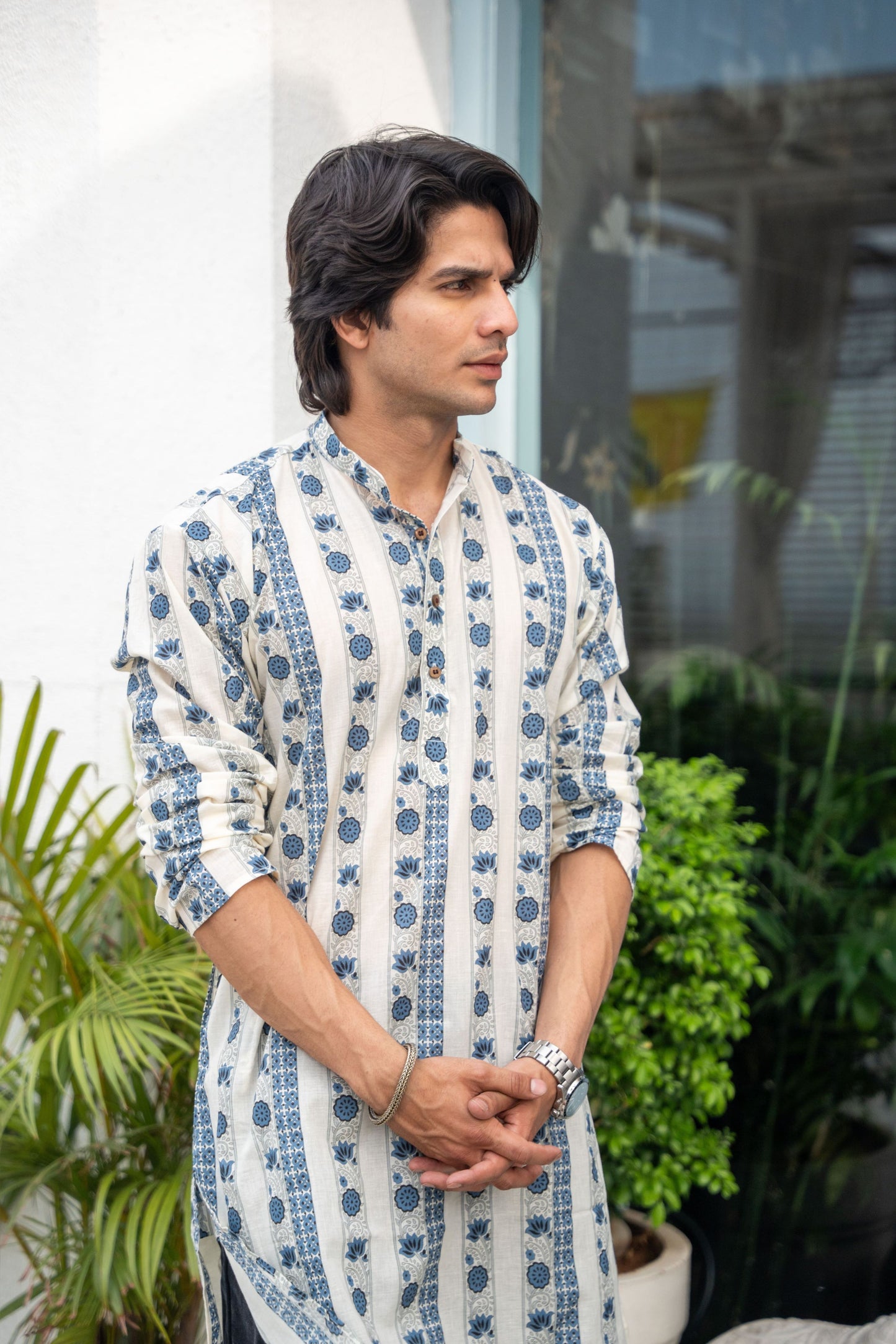 The Off-White Long Kurta With Grey And Blue Floral Stripe Print
