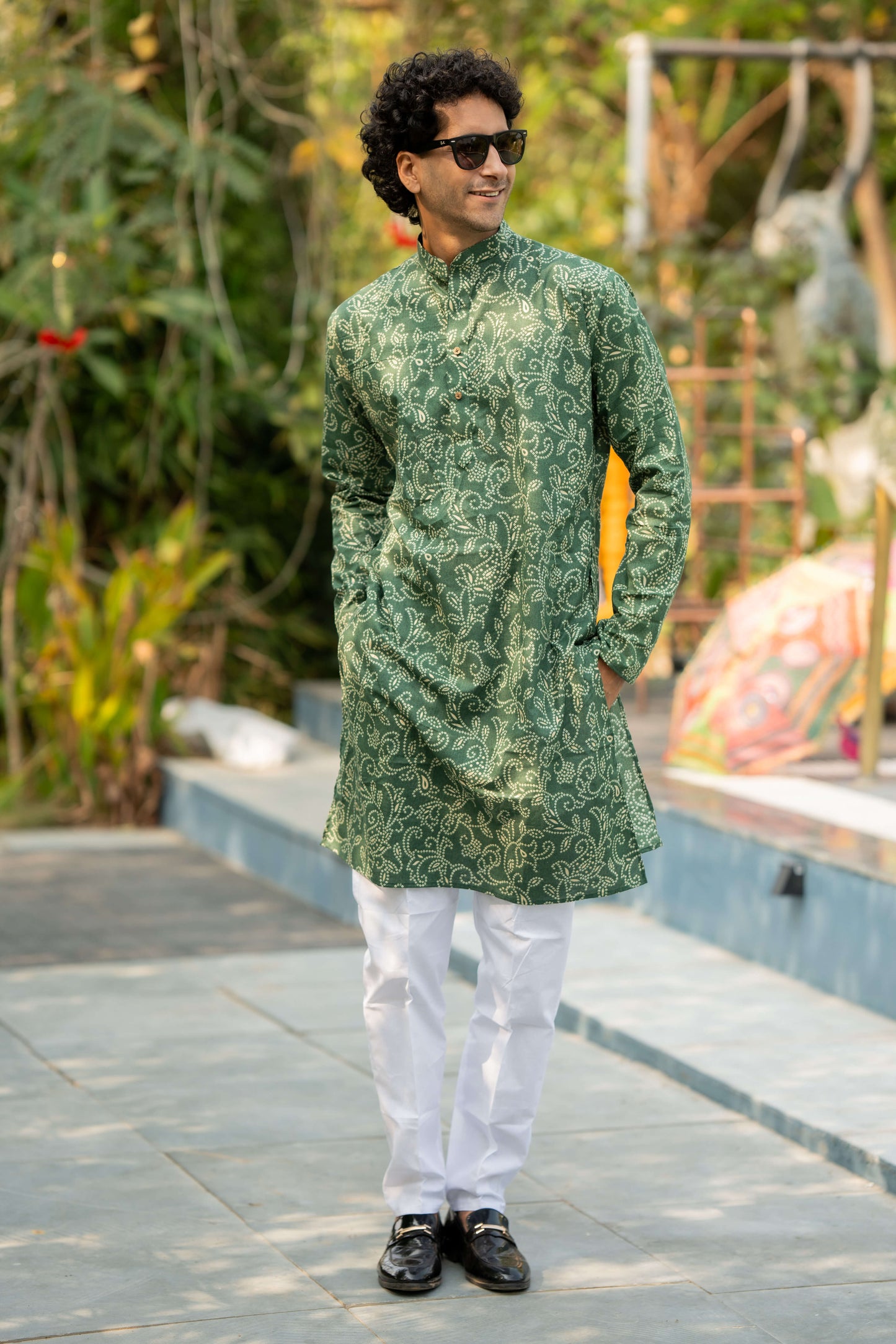 green kurta with bandhani print